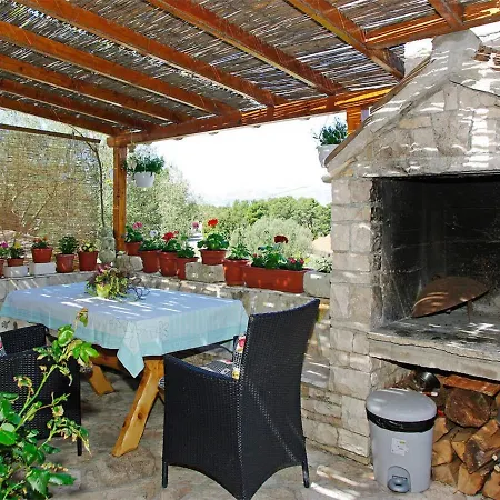 Enticing Holiday In Near Seabeach קורצולה